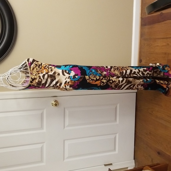 ANYTHING BUT BORING❣️Gorgeous Symphony maxi dress. - Picture 5 of 9